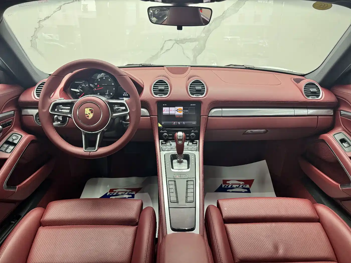 Porsche 718 2018 Cayman 2.0T фото 10