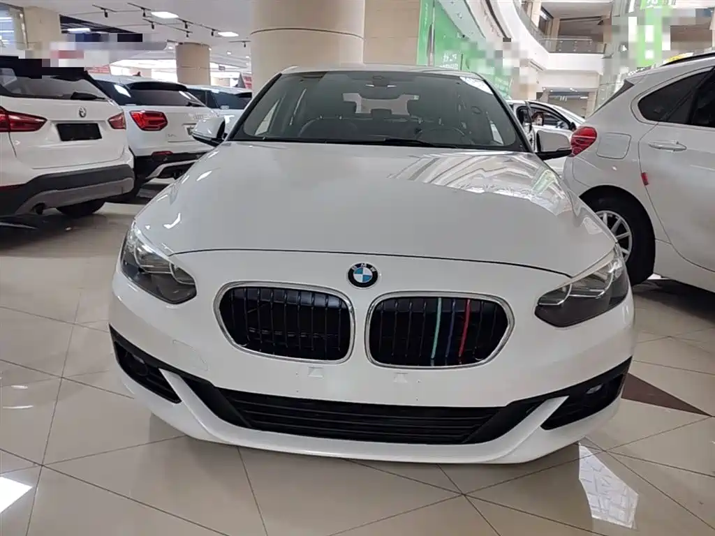 BMW 1 Series 2018 118i Fashion Edition фото 3