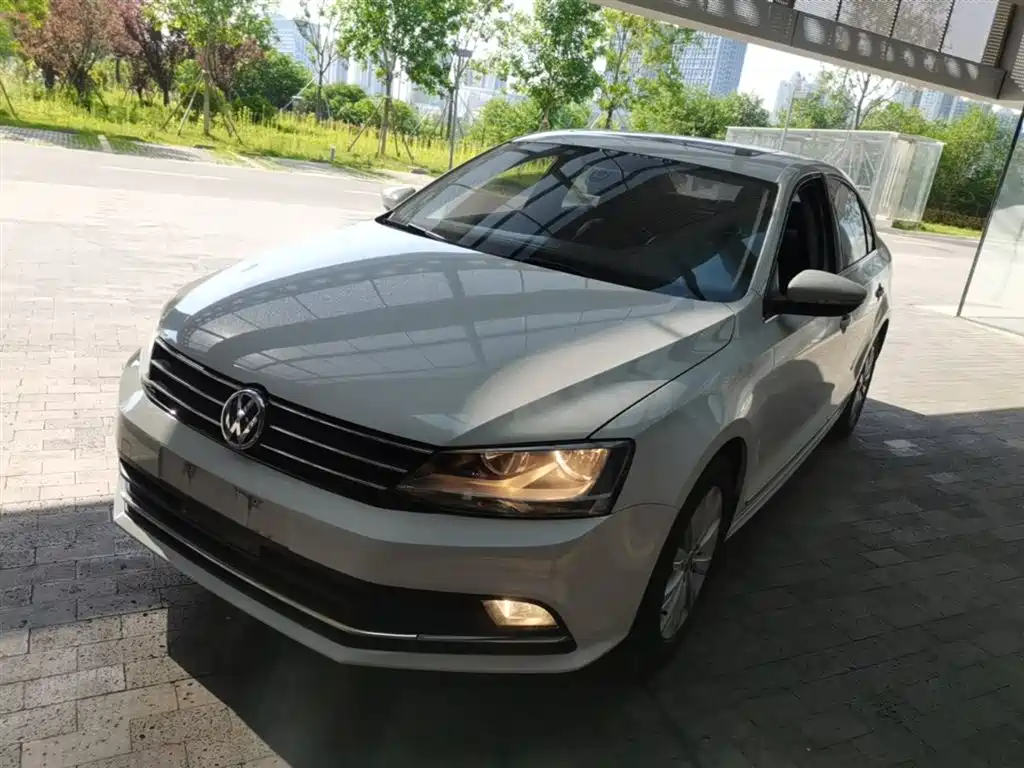 Volkswagen Sagitar 2015 230TSI Automatic Comfort фото 2