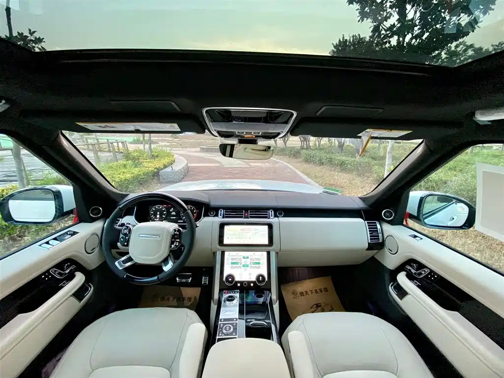 Land Rover Range Rover 2022 3.0 L6 400PS Heritage Extended Classic Edition фото 10