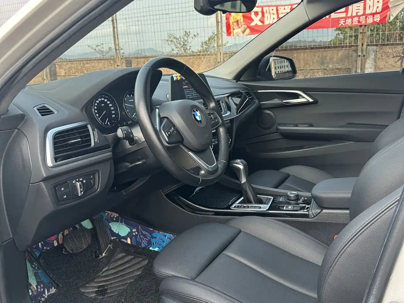 BMW 1 Series 2018 118i Sport Edition фото 5
