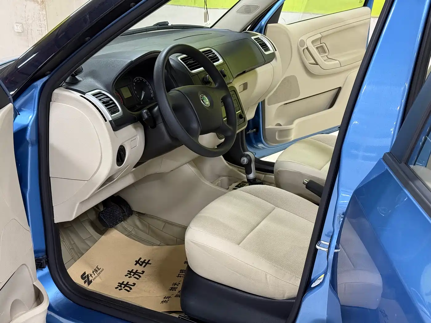 Škoda Fabia 2009 Model 1.4L Automatic JingZhi Edition фото 10