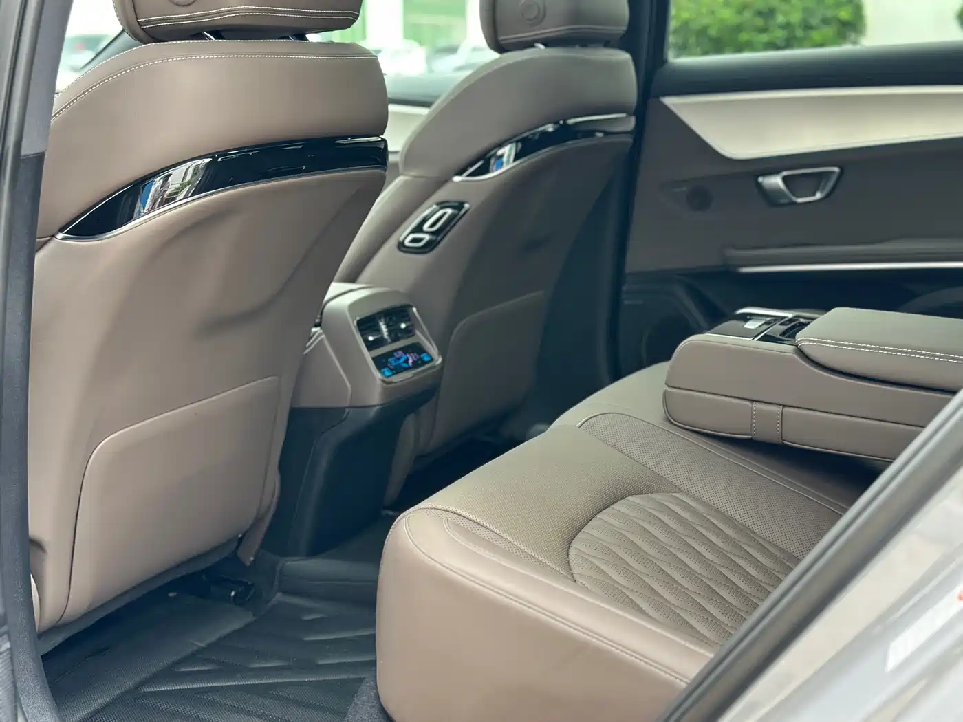 BYD Han 2025 DM-i Smart Driving Edition 125KM Honor фото 13