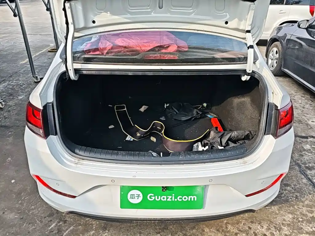 Photo 19 - Hyundai Elantra
