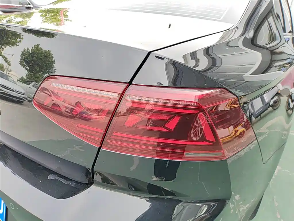 Volkswagen Magotan 2023 2 Million Units Anniversary Edition 330TSI DSG Leading Type фото 8