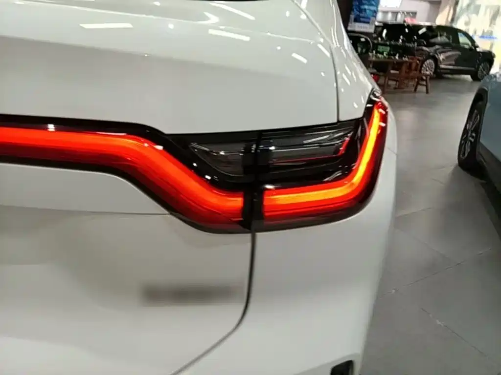 Фото 8 - NIO EC6