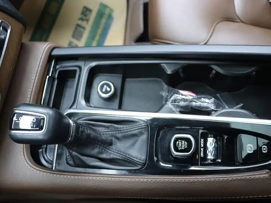 Фото 11 - Volvo XC90