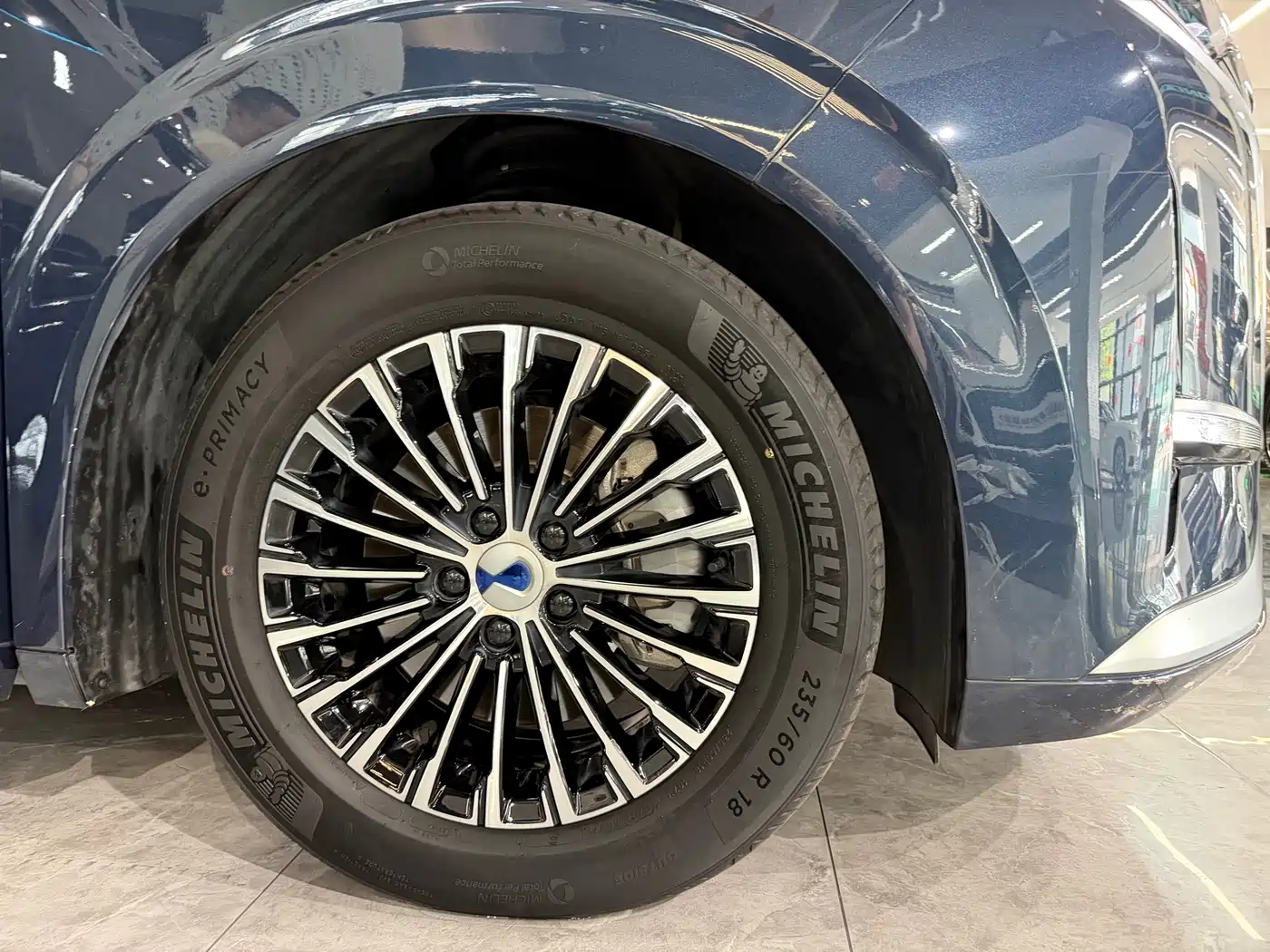 Denza D9 2022 DM-i 970 All-Wheel Drive Honor Edition фото 15