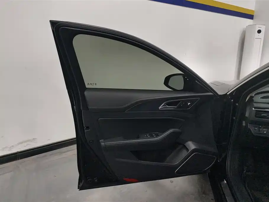 Hongqi H5 2022 Classic Facelift 1.8T Automatic Smart Connect Flag Rhythm Edition фото 7