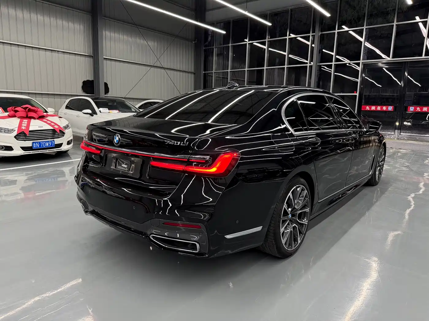 BMW 7 Series 2022 740Li Exclusive M Sport Package фото 19