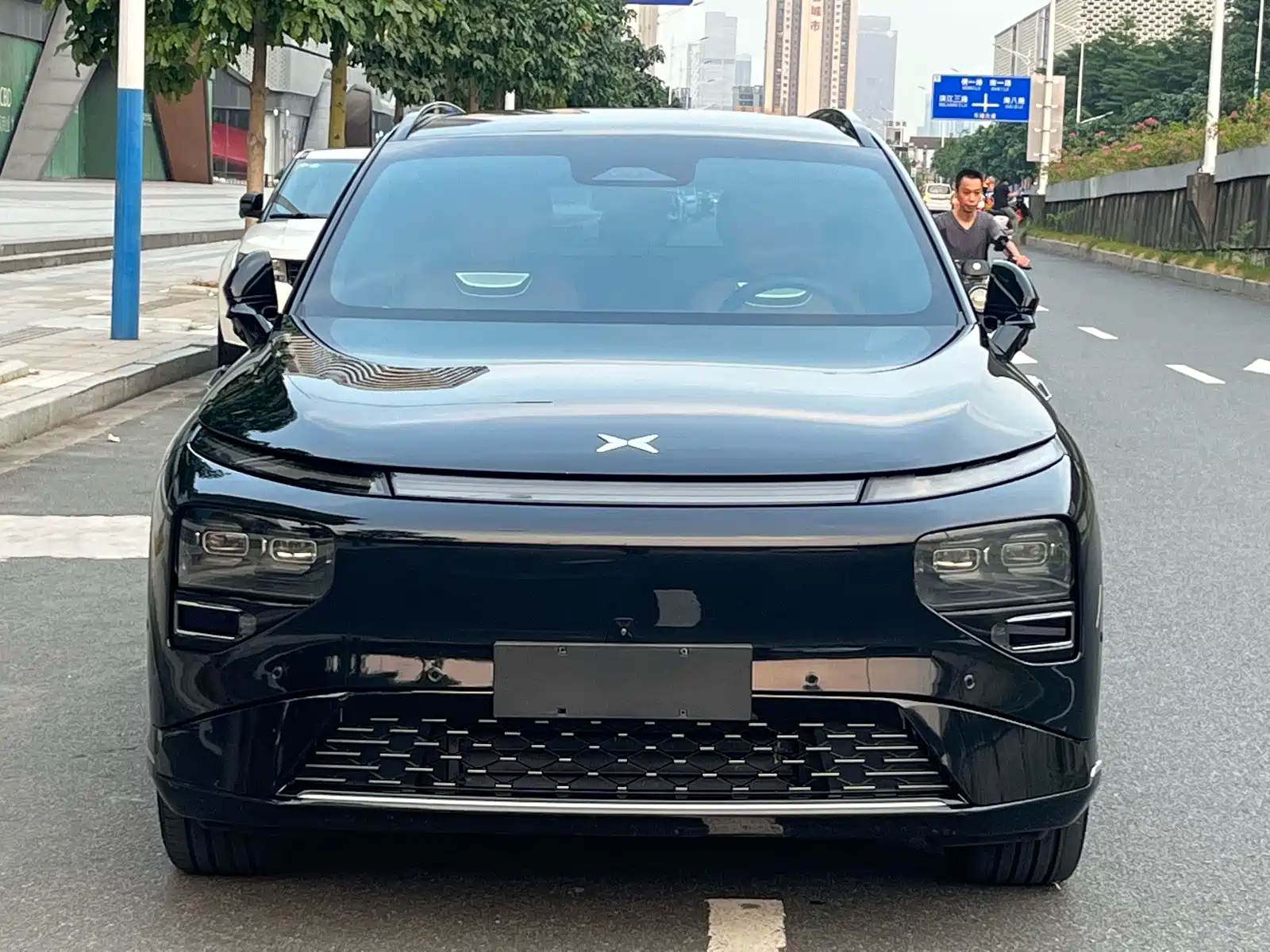Фото 3 - XPeng G9