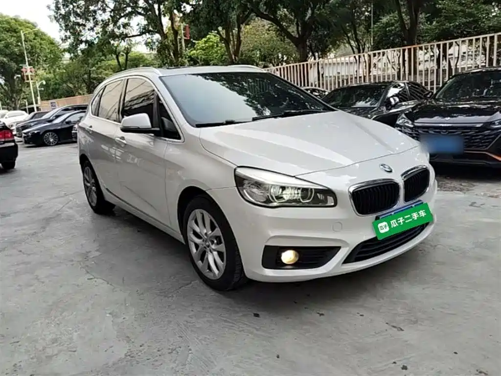 BMW 2 Series Touring 2016 220i Leading Model фото 4