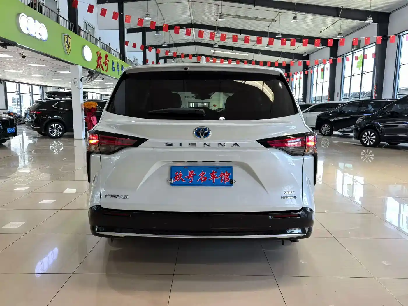 Toyota Sienna 2021 2.5L Hybrid Luxury Edition фото 17