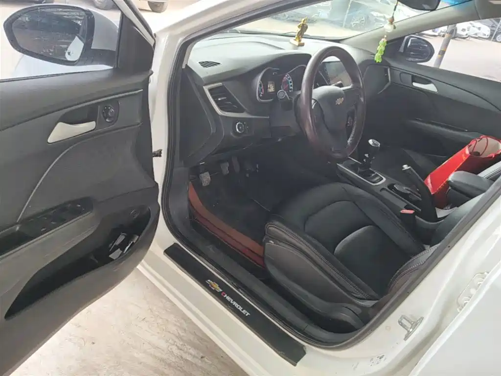 Chevrolet Cavalier 2016 1.5L Manual Enjoyment Edition фото 16