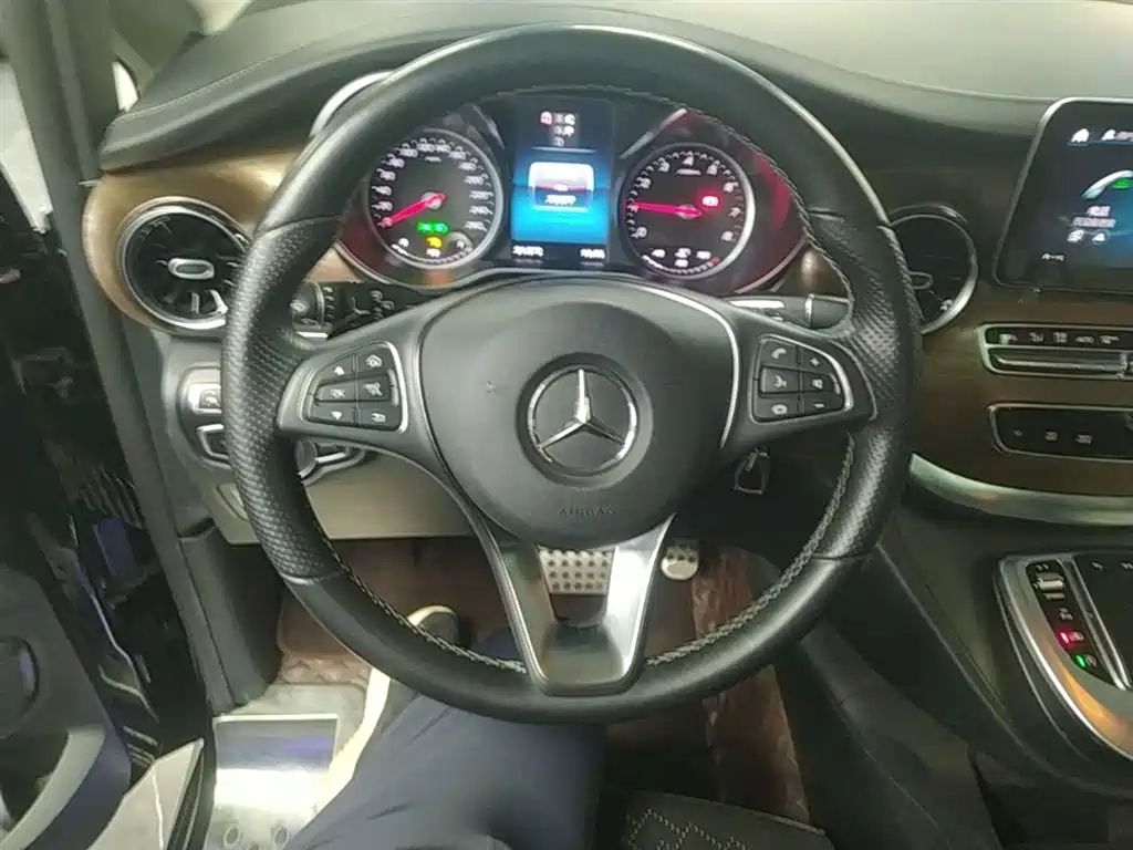 Mercedes-Benz V-Class 2021 V 260 L Long Wheelbase Premium Edition фото 11