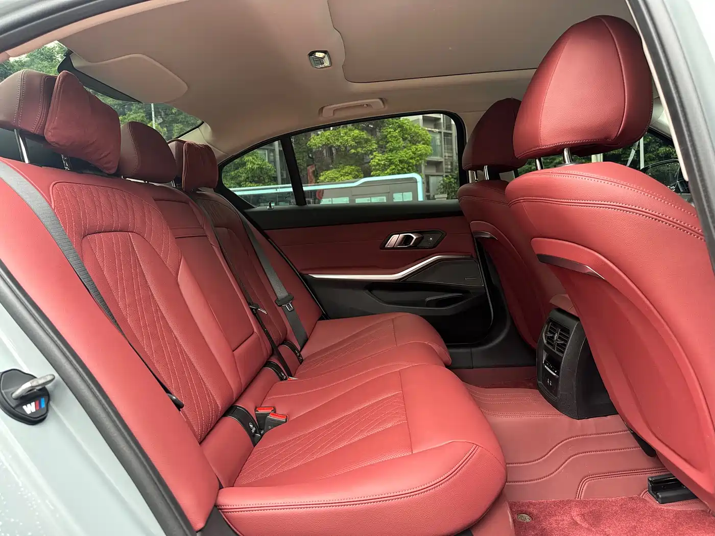BMW 3 Series 2026 330Li M Sport Shadowline Package фото 15