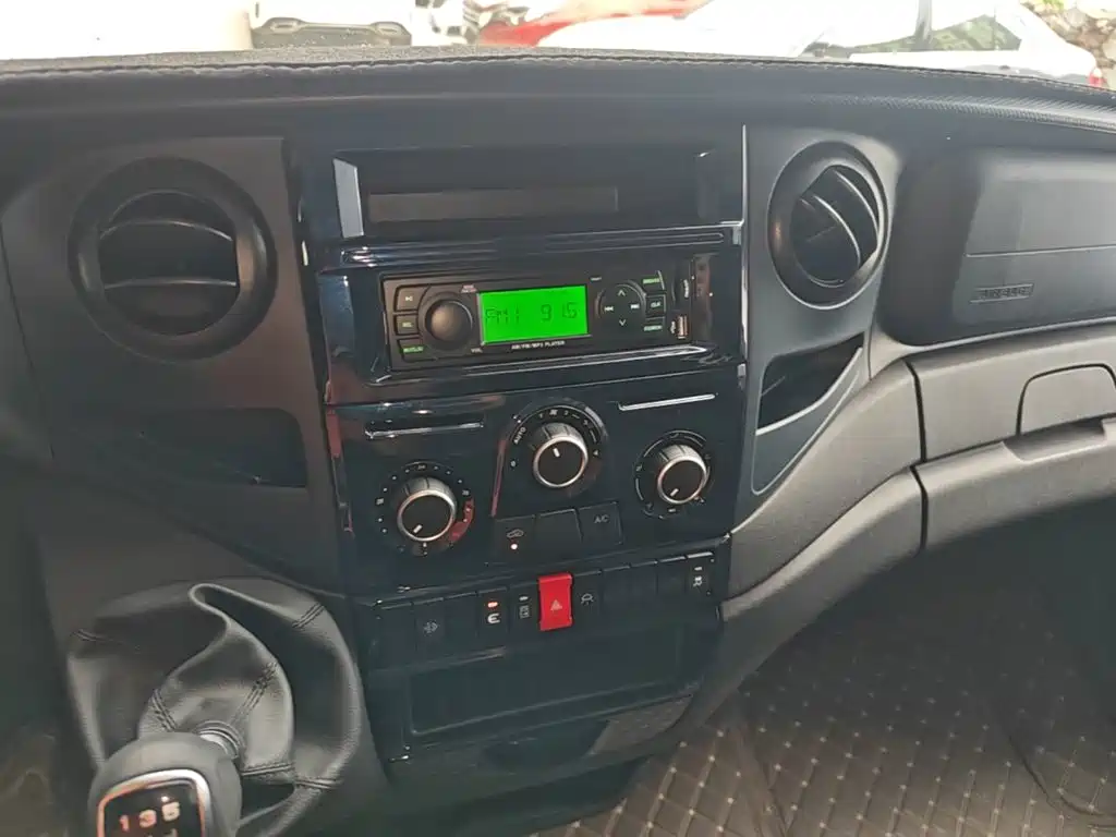 Iveco Daily 2025 2021 2.0T Manual Chaorui Short Wheelbase Low Roof Sliding Door F1A
