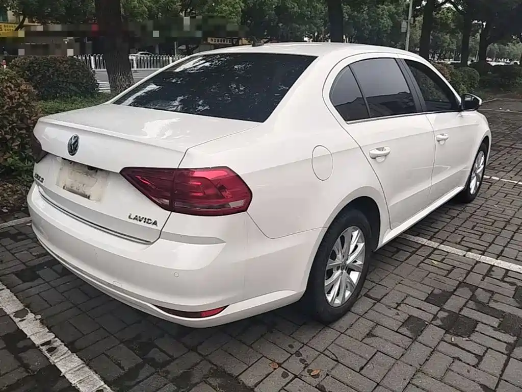 Volkswagen Lavida 2017 1.6L Automatic Comfort Edition фото 7