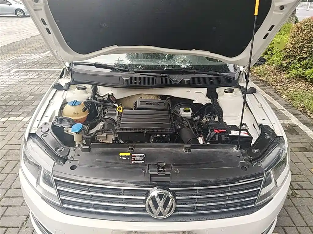 Volkswagen Lavida 2017 1.6L Automatic Comfort Edition фото 20