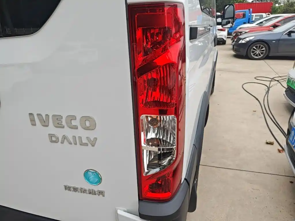 Iveco Daily 2025 2021 2.0T Manual Chaorui Short Wheelbase Low Roof Sliding Door F1A