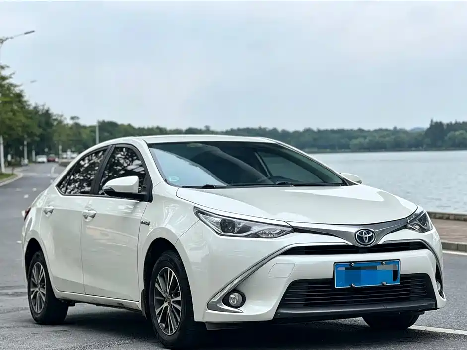 Toyota Levin 2016 Hybrid 1.8H GS E-CVT Elite Sunroof фото 2