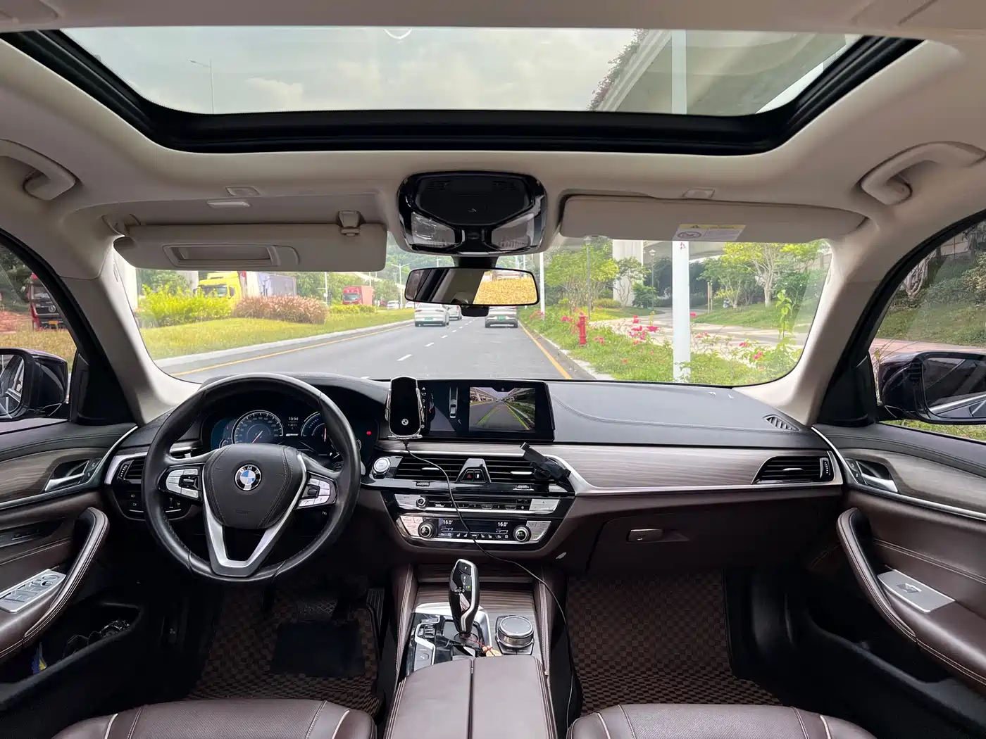 BMW 5 Series New Energy 2019 530Le Luxury Package фото 15