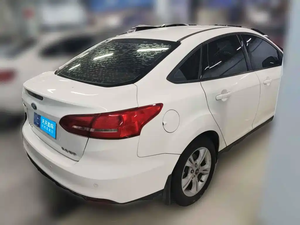 Photo 2 - Ford Focus