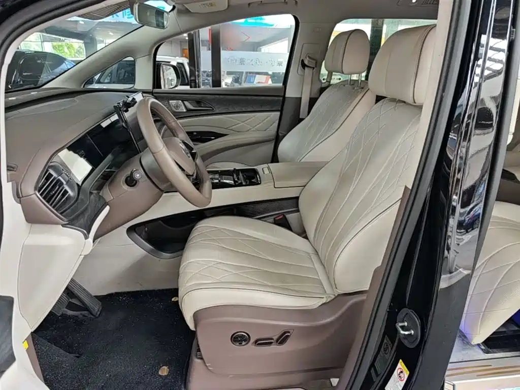 Denza D9 2022 DM-i 1040 Premium фото 15