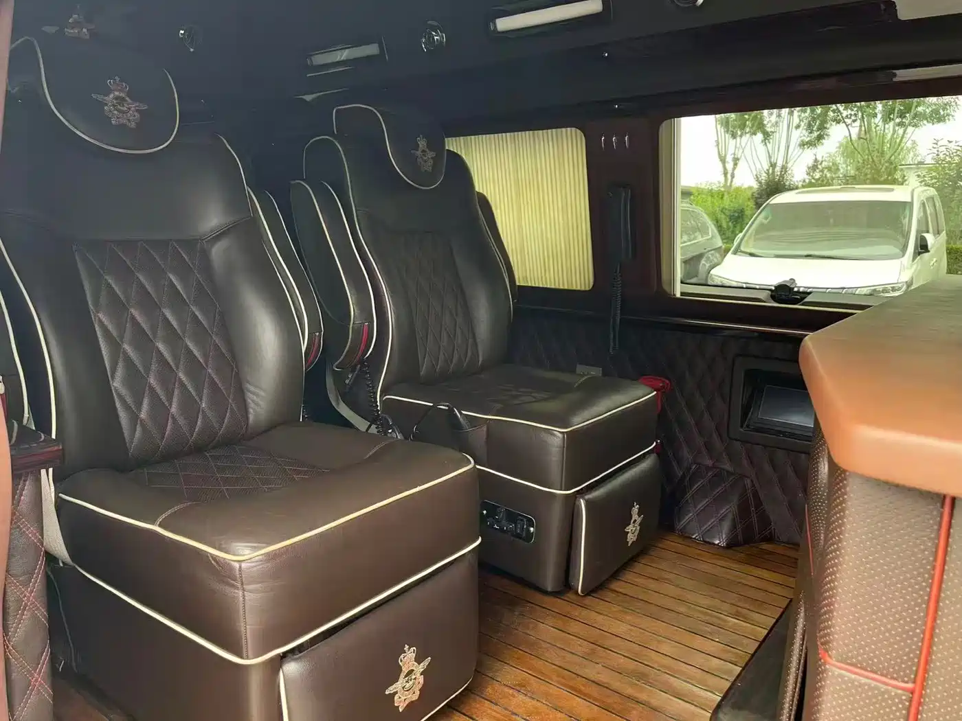 Ford E350 2015 2011 5.4L Platinum Limited Edition