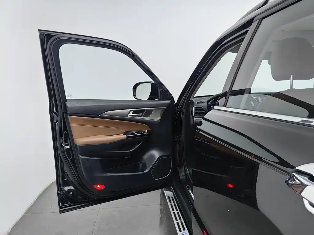 Changan CS95 2017 2017 2.0T FWD Zhitu Edition