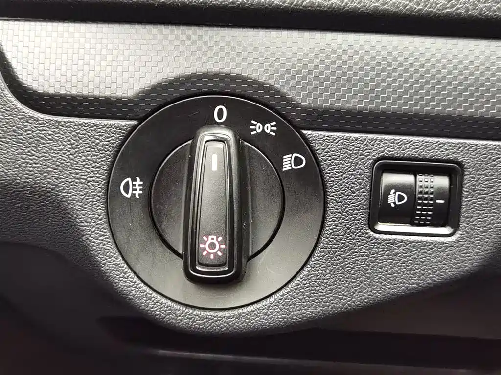 Volkswagen Jetta 2015 Value Edition 1.6L Manual Fashion фото 21