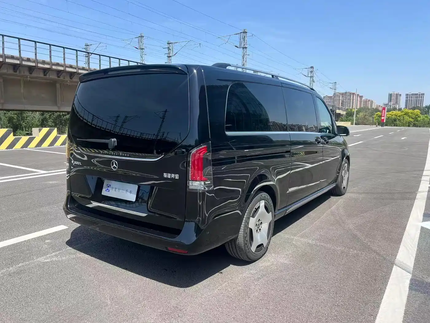 Mercedes-Benz V-Class 2024 V 300 L Long Wheelbase Luxury Edition фото 10