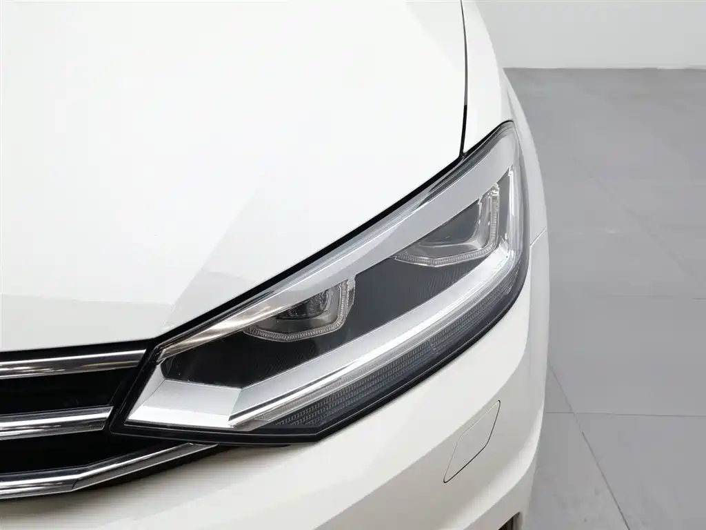 Volkswagen Touran 2016 Touran L 280TSI DSG Elegance фото 7