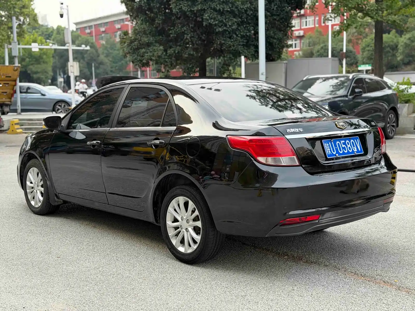 Фото 6 - Geely Vision