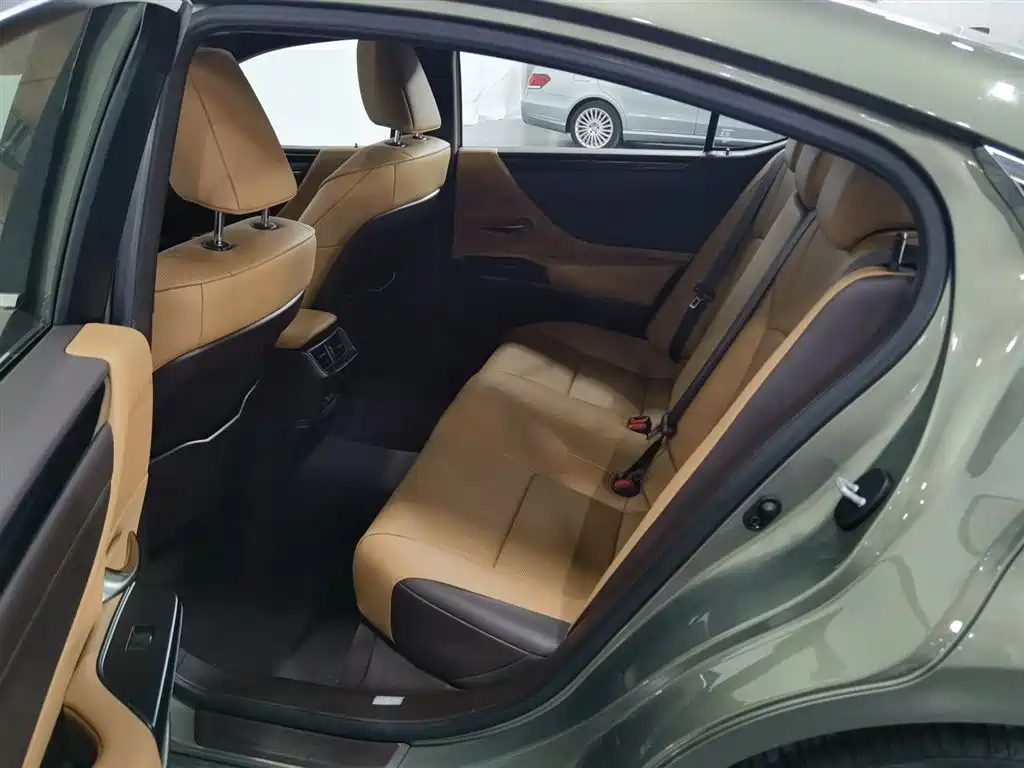 Lexus ES 2020 200 Excellence фото 15