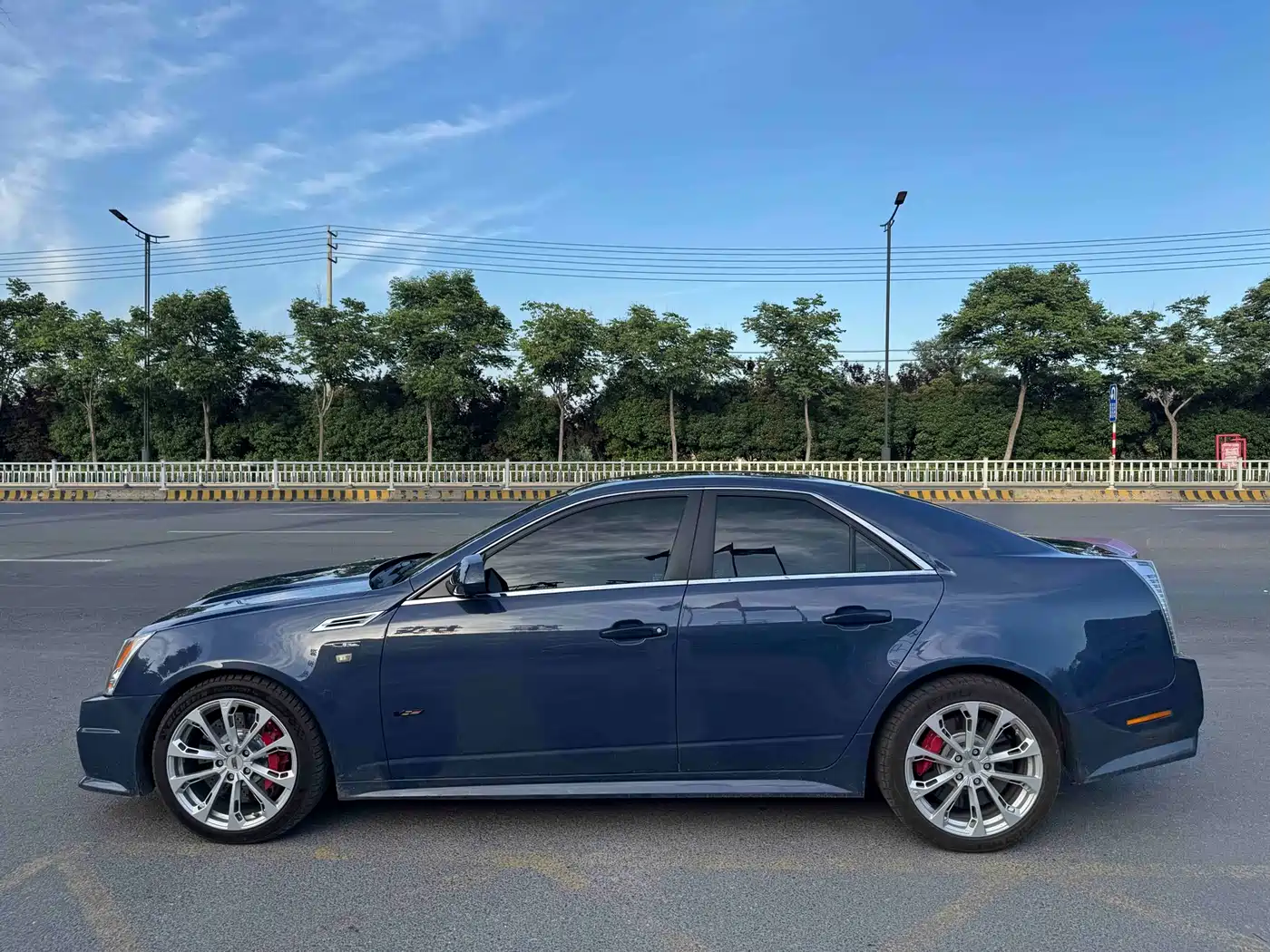 Cadillac CTS (Import) 2009 Model 6.2L CTS-V фото 2