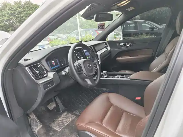 Volvo XC60 2024 B5 AWD Zhiyi Luxury Edition — фото 5