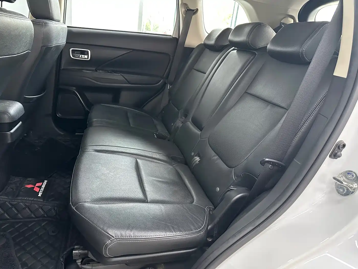 Mitsubishi Outlander 2017 2018 2.4L 4WD Luxury Edition 7-seater