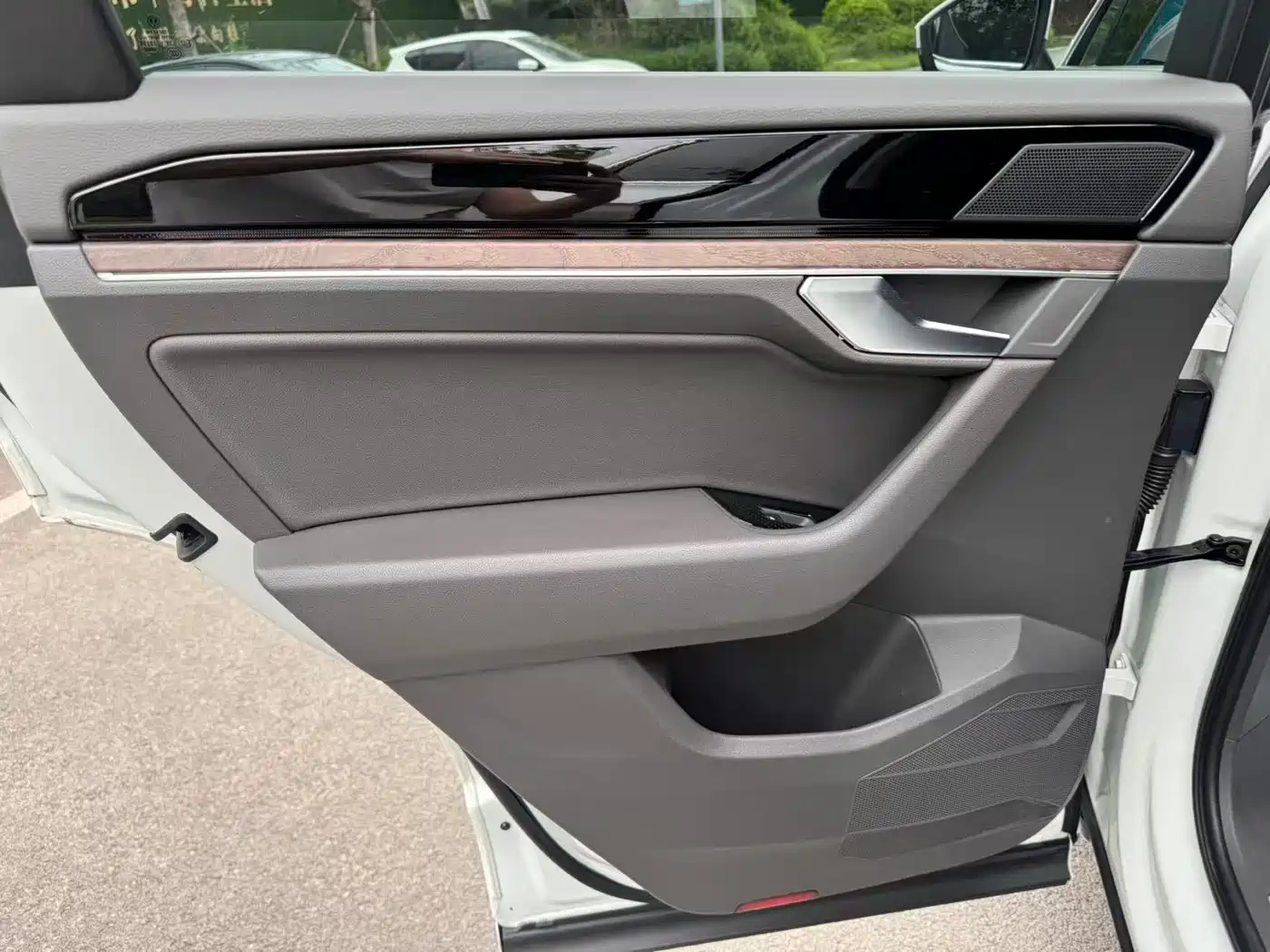 Volkswagen Touareg 2019 2.0TSI Sharp Wing Edition China VI фото 7