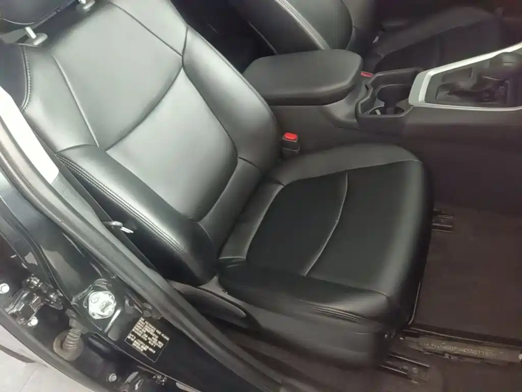 Фото 25 - Toyota RAV4