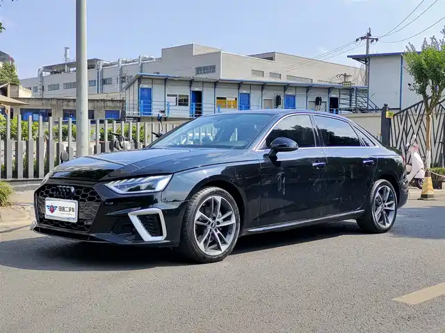 Audi A4L 40 TFSI, Стиль Драйв