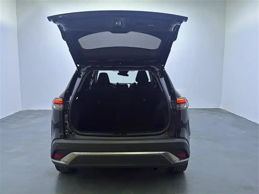 Toyota Frontlander 2023 2.0L CVT Luxury Edition фото 10