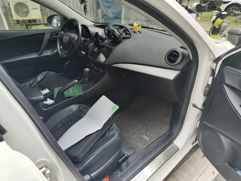 Mazda Mazda3 Axela 2014 2013 Sedan 1.6L Automatic Elite