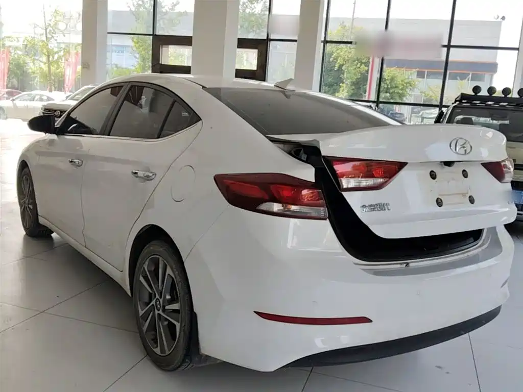 Hyundai Elantra 2016 Model 1.6L Automatic Smart Elite фото 5