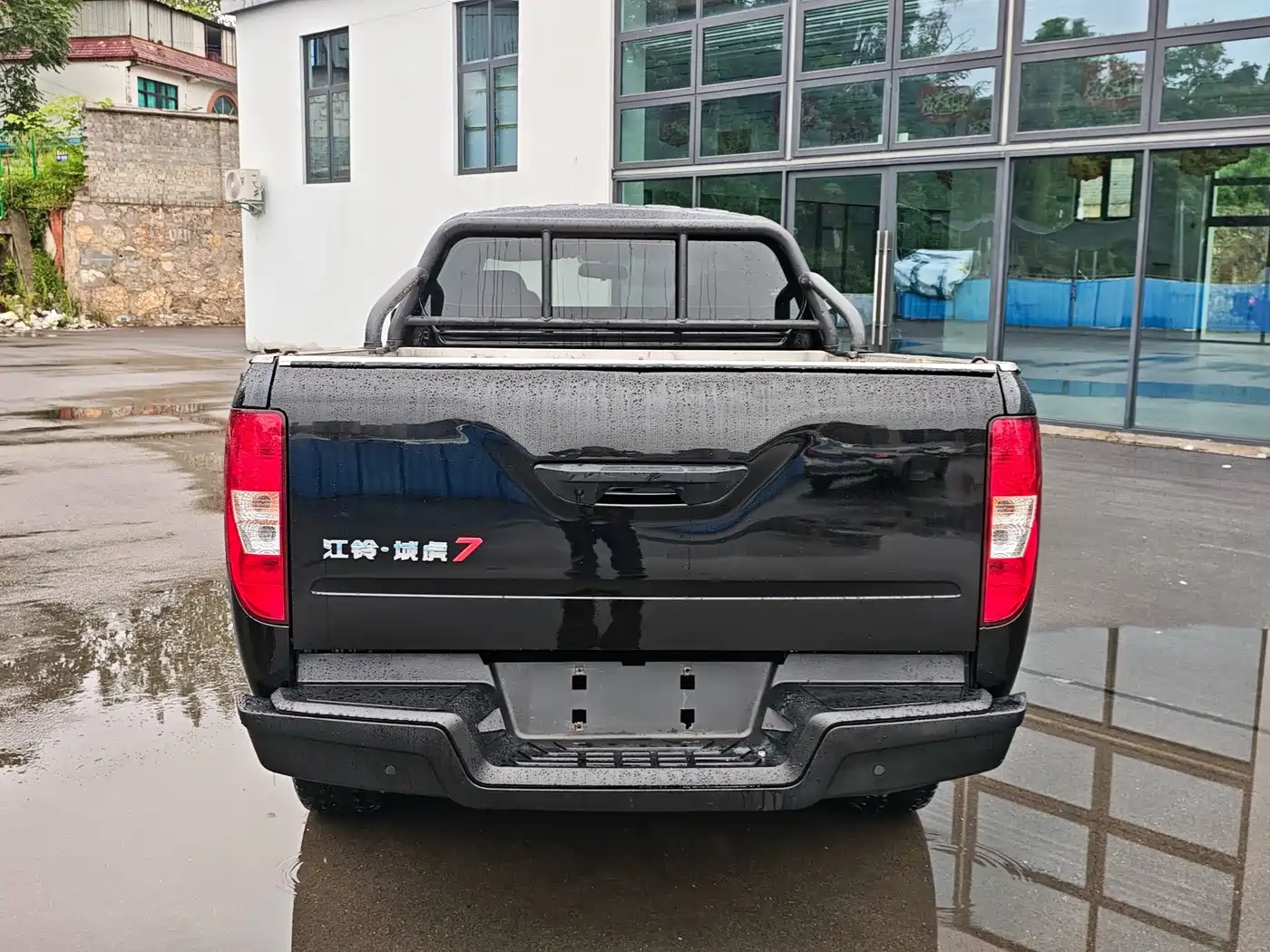 Jiangling Yuhu 7 2025 2023 Model 2.0T Manual Diesel 4WD Comfort Long Wheelbase Flatbed Cargo Box