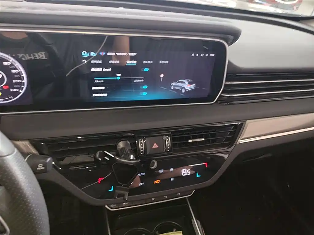 Hongqi HS5 2022 Facelift 2.0T Smart Flag Enjoyment Edition фото 20