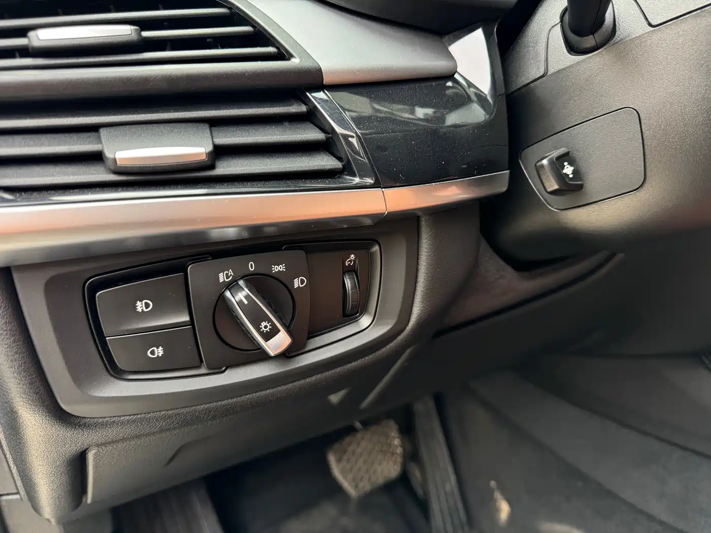BMW X5 (Import) 2017 xDrive35i Leading Edition фото 9
