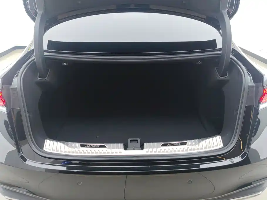 Buick LaCrosse 2026 2026 Model 28T Platinum Edition