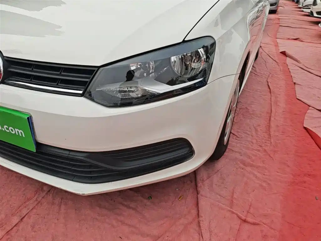 Volkswagen Polo 2016 1.4L Automatic Trend фото 24