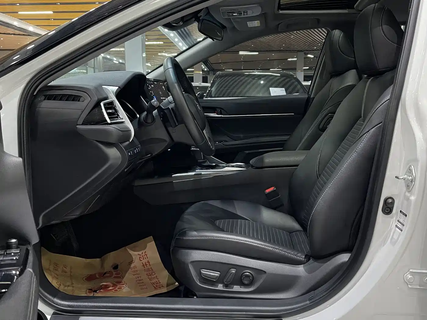 Toyota Camry 2022 2.0S Knight Edition фото 8